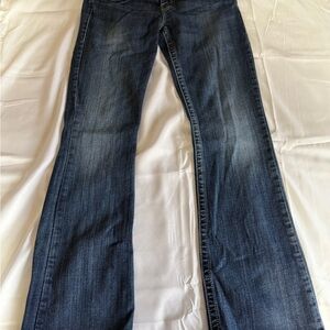 Silver jeans Tuesday fit low rise.                  Women’s size 28/31